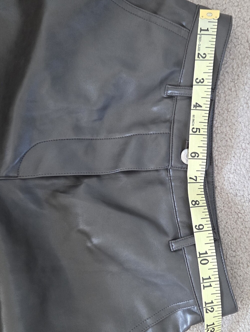 Aritzia WILFRED Gray Faux Leather Modern Cargo Pants Size 2 - Picture 8 of 8